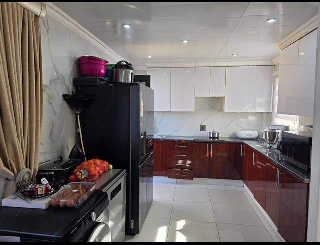 3 BEDROOM FREEHOLD FOR SALE IN GROBLERPARK